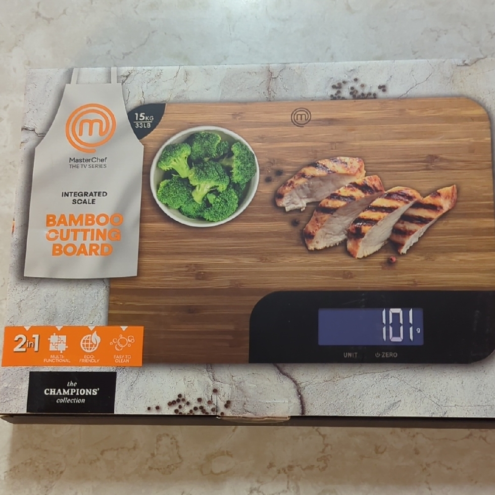 Bamboo Cutting Board with Integrated Scale - Brown